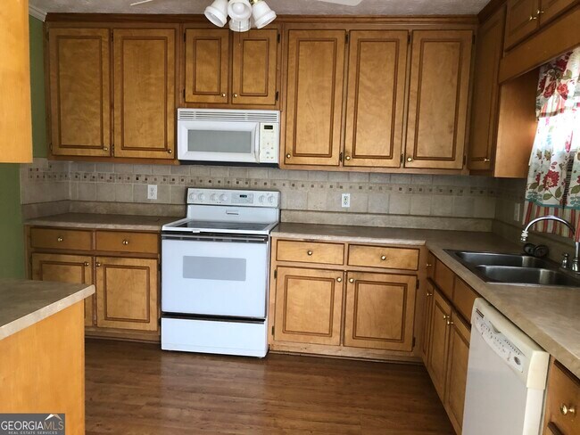 Building Photo - 75 Oak Wood Ln