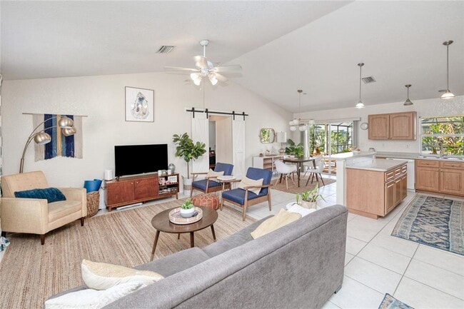 Building Photo - 3021 Palm Dr