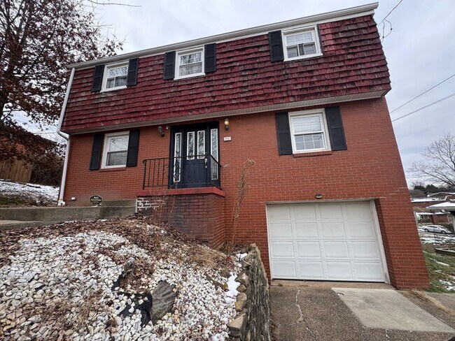 Building Photo - Spacious 3 Bedroom Home in Monroeville