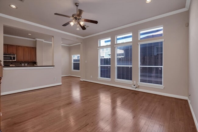 Building Photo - 3414 Home St