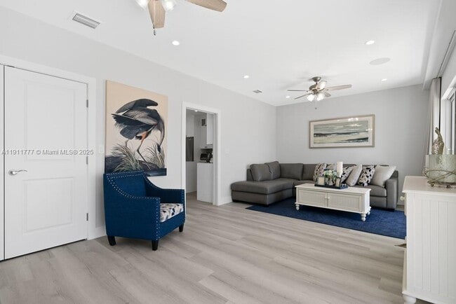 Building Photo - 112 Ave D