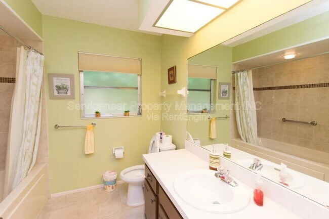 Building Photo - 423 Whispering Oaks Ct