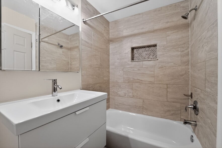 Building Photo - 1602 Latrobe St