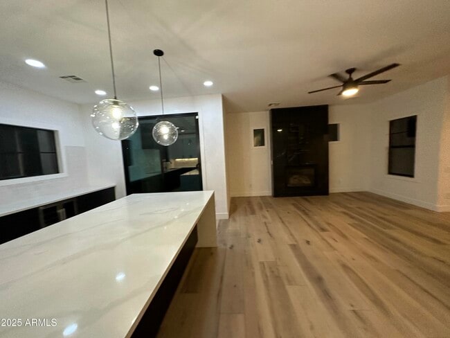 Building Photo - 3533 E Flower St