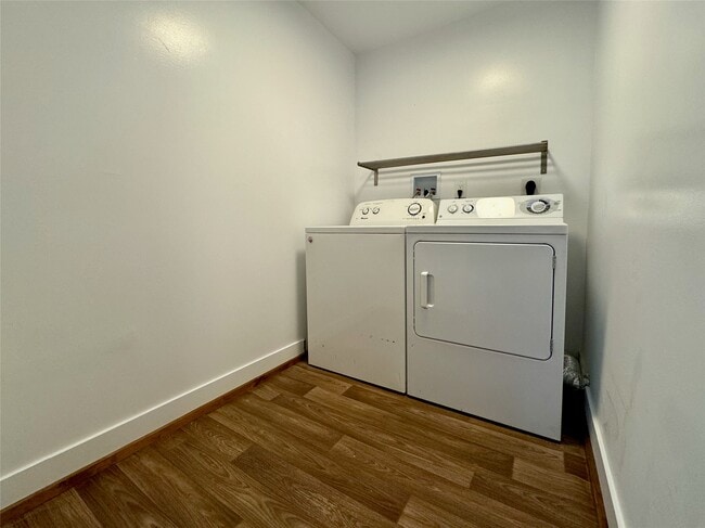 Building Photo - 2413 Woodhead St