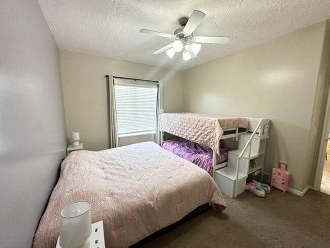 Building Photo - 1563 W Turtle Dove Ln