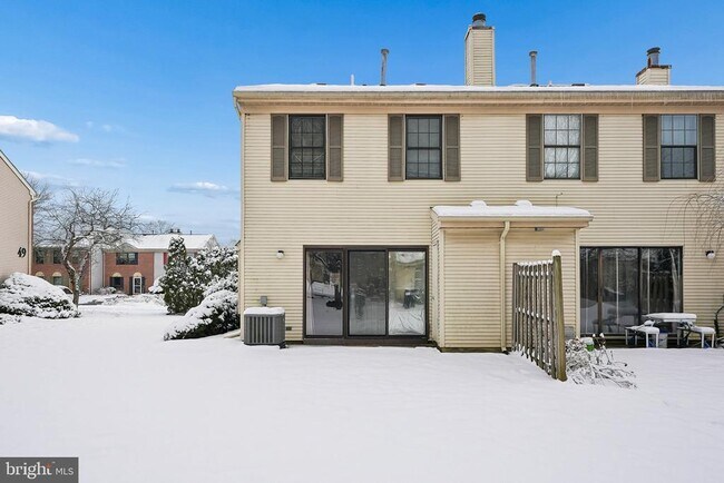 Building Photo - 8 Marsh Ct