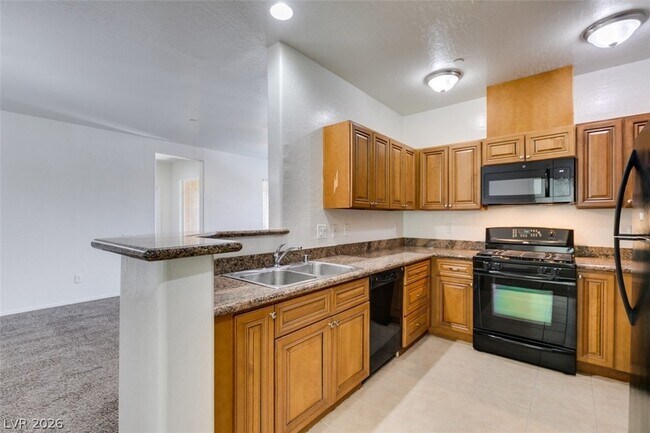 Building Photo - 6868 Sky Pointe Dr