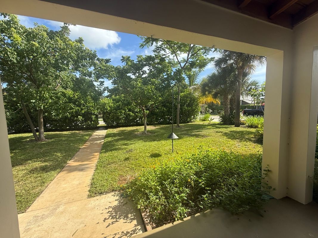 Building Photo - 620 NE 12th Ave