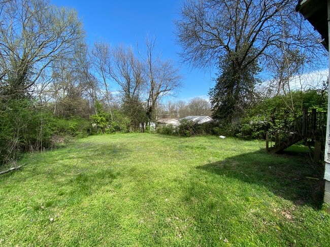 Building Photo - Newly available in woodycrest
