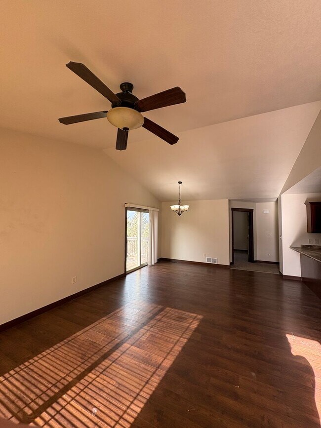 Building Photo - 3266 White Oak Ln