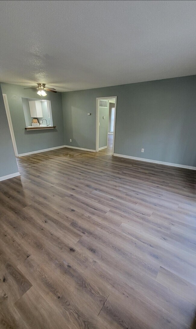 Building Photo - 8721 Countryshire Ln