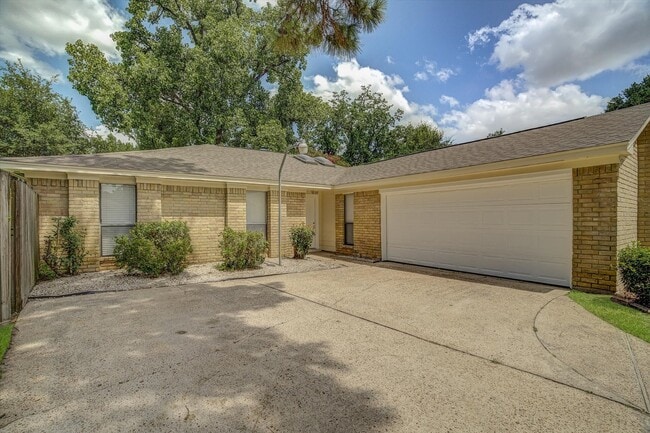 Building Photo - 7315 Foxside Ln