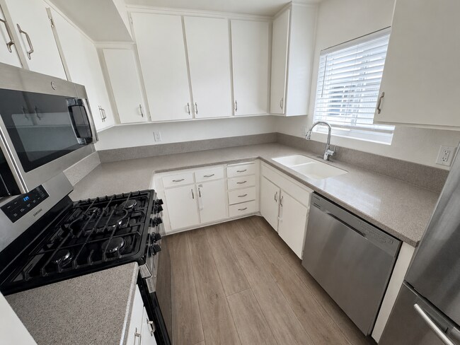 Building Photo - 2+1.5 Ralston Village Condo- Great Community Amenities!