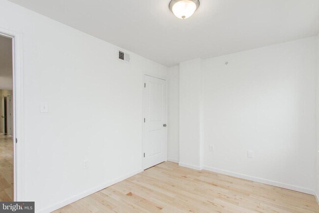 Building Photo - 2031 E Susquehanna Ave