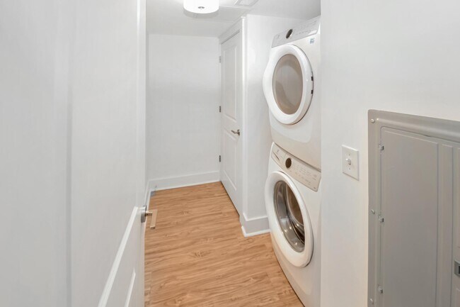 Building Photo - 650 E Brooklyn Vlg Ave