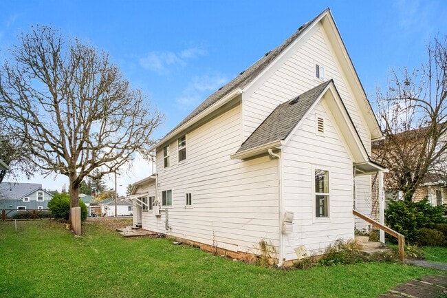 Building Photo - 135NE