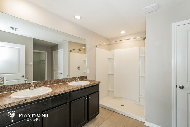 Building Photo - 4 Bedroom Updated Tampa Home