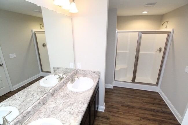 Building Photo - Coming Soon! 3-Bed/2-Bath Brick Home in Mi...