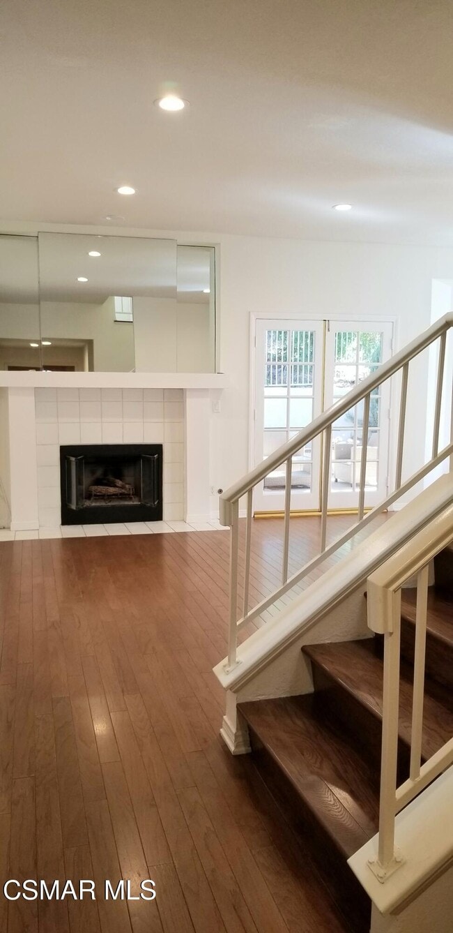 Building Photo - 3075 E Hillcrest Dr