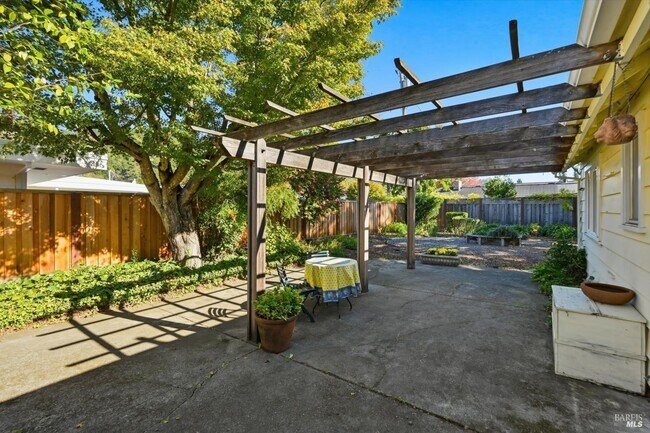 Building Photo - 2410 Mendota Way