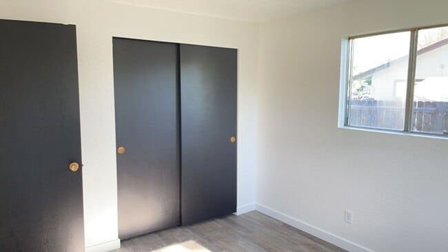 Building Photo - Modern 2-Bedroom Duplex with New Kitchen &...
