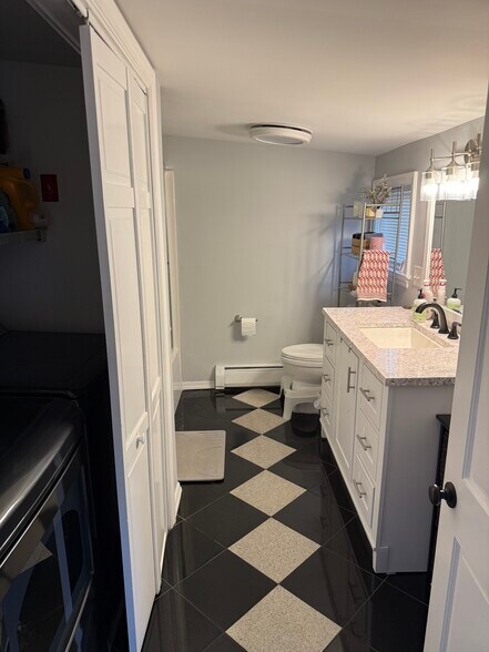 Building Photo - 244 E High St