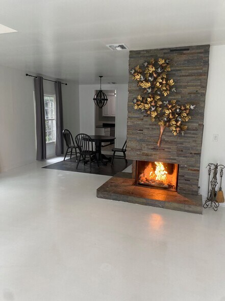 Living room and dining room - 227 Bay St