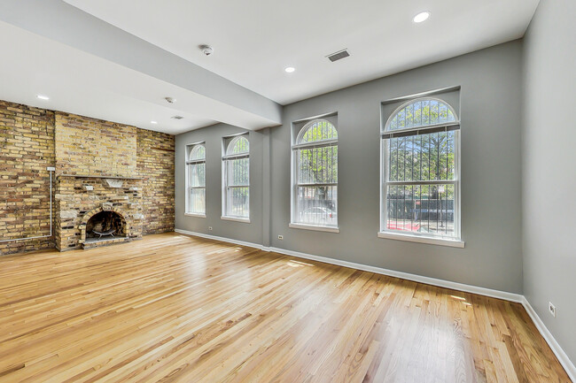 Building Photo - 864 W Aldine Ave
