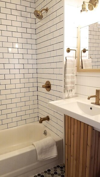 Master bath - 1236 Sunnymeade Dr