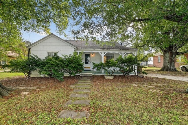 Building Photo - 1106 Elwell Ave