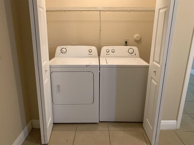 Building Photo - 3370 Pinewalk Dr N