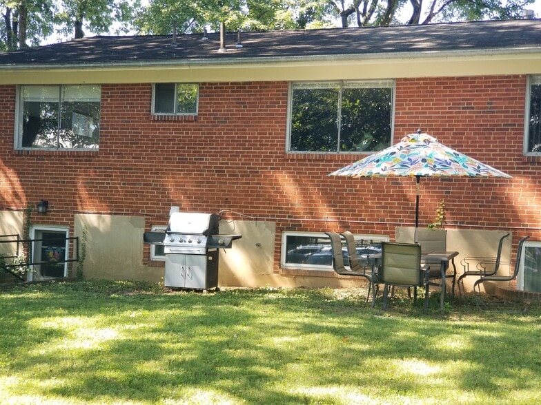 Back of house - 811 Whittington Ter