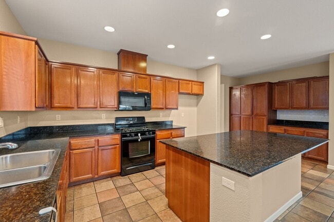 Building Photo - 10228 Pedra Do Sol Way