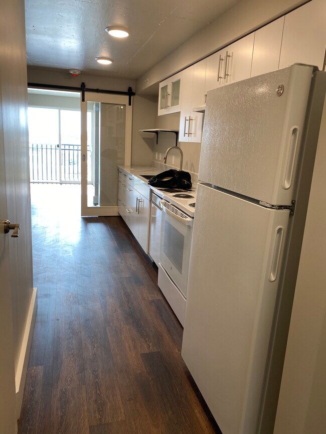 Building Photo - 803 Waimanu St