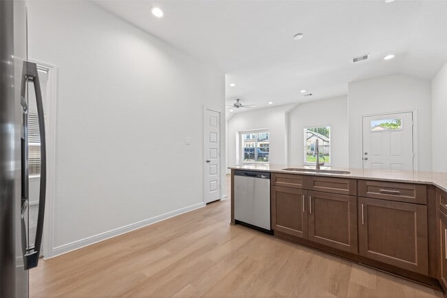 Building Photo - 11864 E Gate Dr
