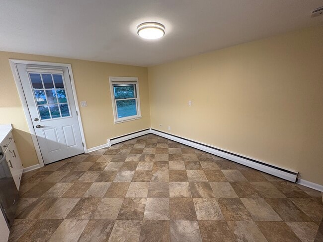 Building Photo - 12 Fieldstone Dr