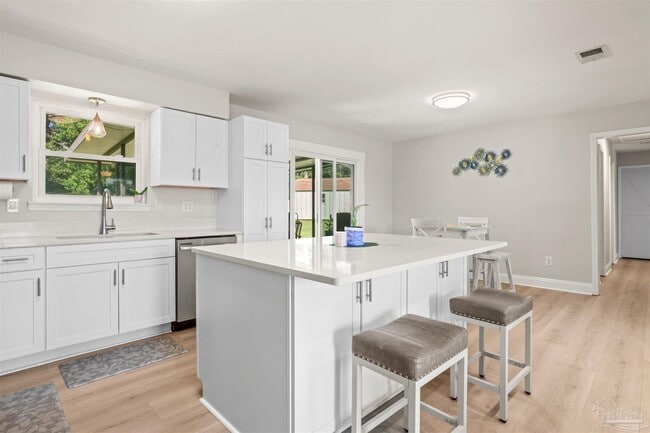 Building Photo - 4570 Yacht Harbor Dr