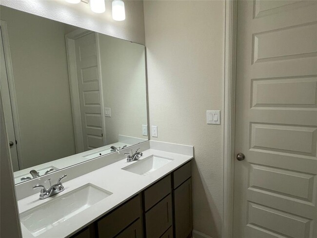 Building Photo - 115 Savory Saute Dr