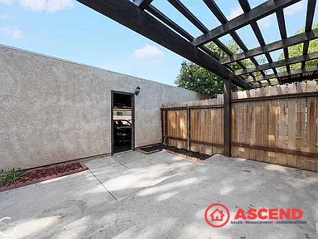 Building Photo - Beautiful 2 Bedroom Apartment!