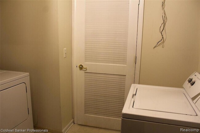 Building Photo - 387 Cherry Orchard Rd