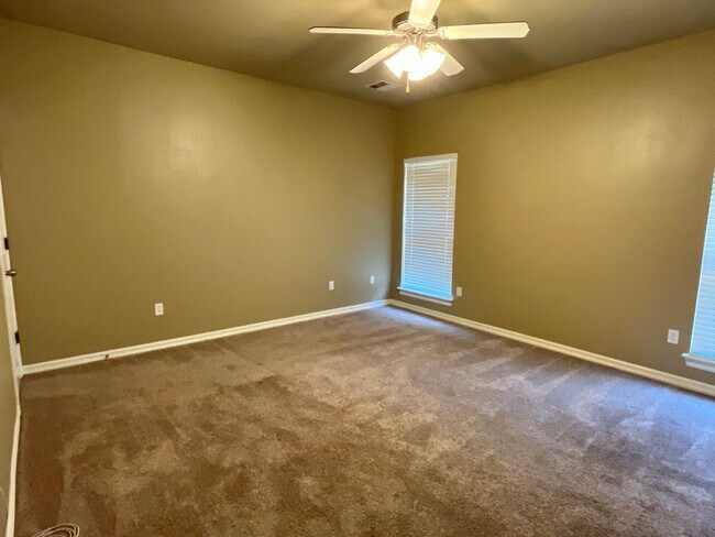 Building Photo - 6737 NW 125th Ct