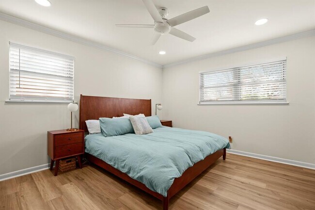 Building Photo - 11805 Oak Trail