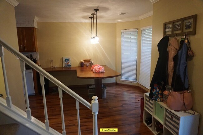 Building Photo - 10 Carlyle Ct