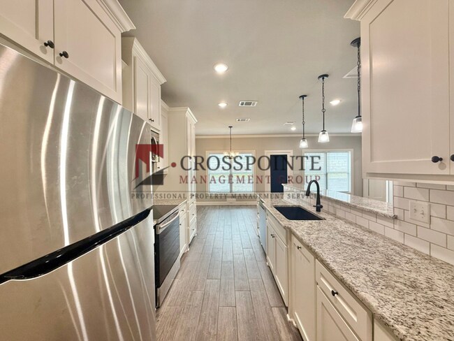 Building Photo - Beautiful 3 Bedroom 2 Bathroom Home!