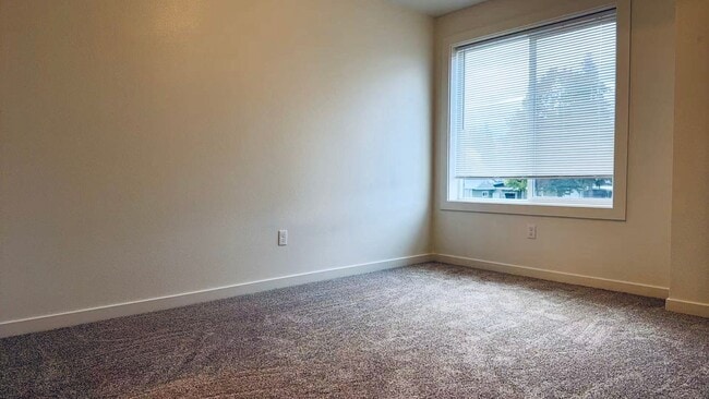 Building Photo - 4 bedroom duplex