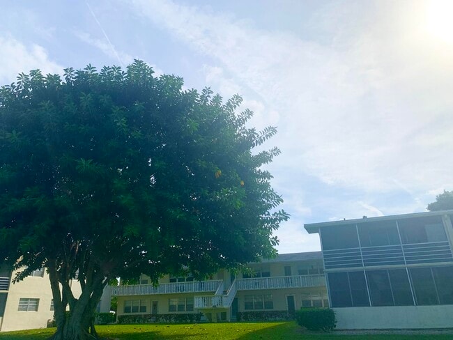 Building Photo - 315 Camden M