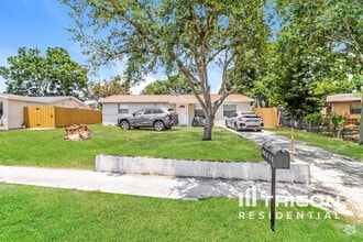 Building Photo - 10289 128th Terrace N