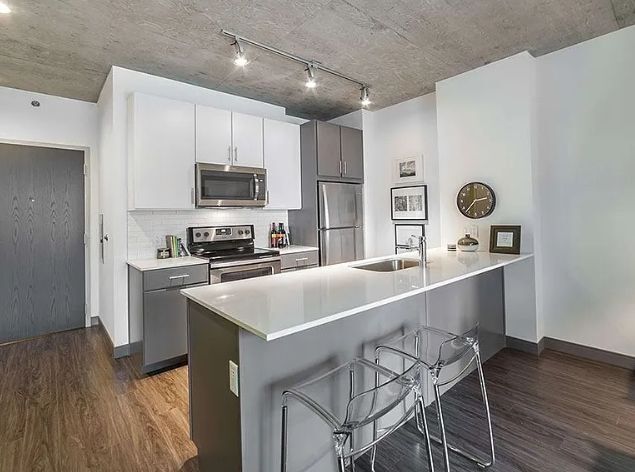 Building Photo - 215 W Lake St