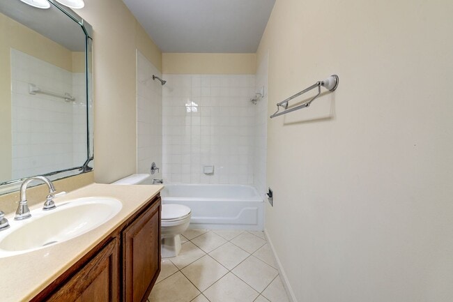 Building Photo - Spacious Parkway South Home with Walk-Out Basement & Large Backyard